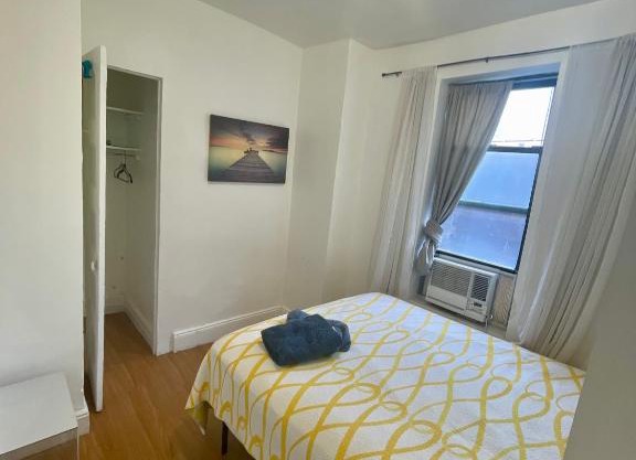 Room in a 2 Bedrooms apt. 10 minutes to Time Square!