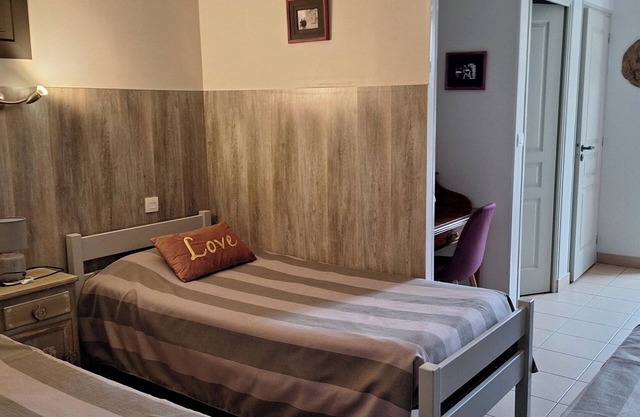Habitación 'Le Meslay N°7 - Chambre 4 Pers' con terraza compartida, jardín compartido y Wi-Fi