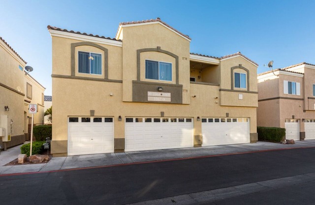 Acogedora casa adosada de 2 habitaciones, a solo 9 minutos de distancia, del famoso Strip de Las Vegas.