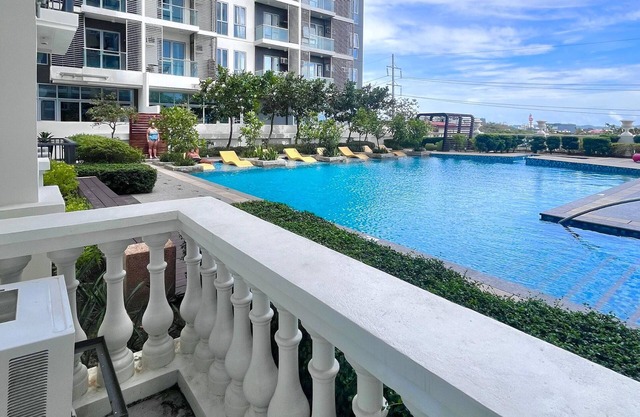 Room-simple, Modern & Cozy Condo in Lafa