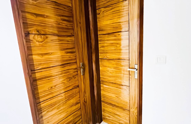 Roomshala 160 Hotel Red