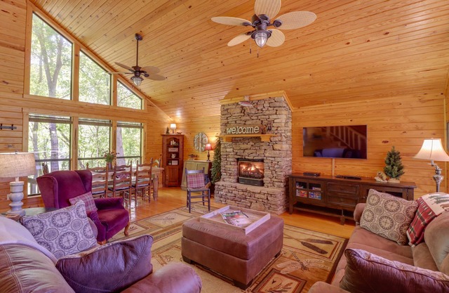 Amplio Riverfront 'Trout Valley Cabin' w / Pesca!