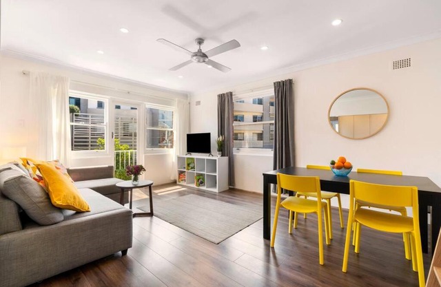 Rose Bay Retreat - light airy balcony AC & views