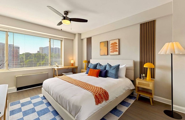 Clarendon 1BR | Walk to Restaurants + Parking