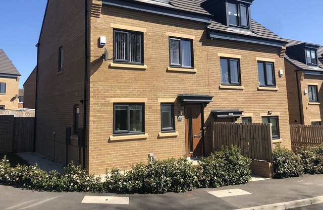 Roundhay House | Stylish 3 Bed 2 Bath Town House | Sleeps 7