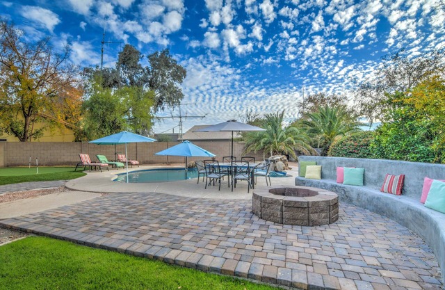Remodelado 4 dormitorios Gilbert Home con piscina climatizada