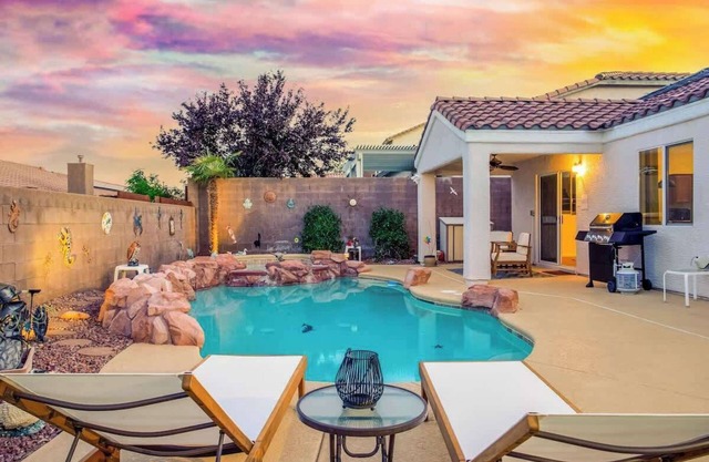 Royal Skyline - Spacious & Modern 3BR w Pool & Spa