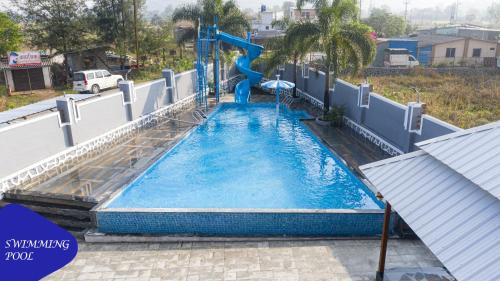 Royal Twin Lonavla - 12BHK Luxury Villa with Turf