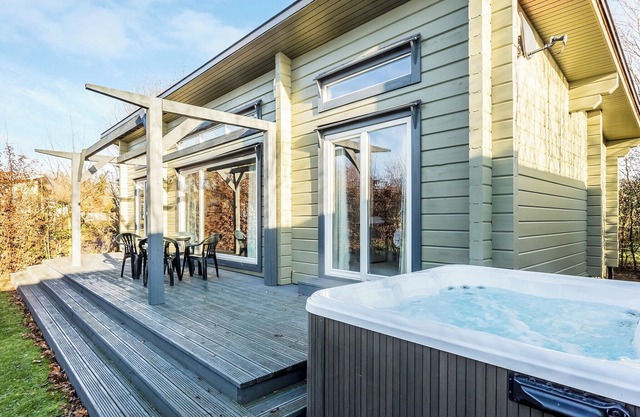 Roydon Two Bedroom Lodge with Hot Tub