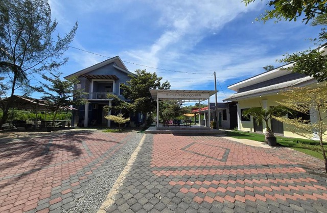 Rumah Tepi Sungai KB