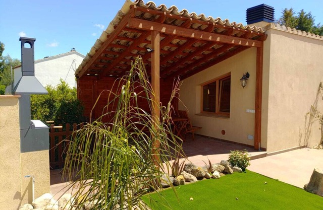 Rural apartment with garden and elevated swimming pool.