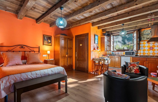 Casa rural 'Nogueira' con vistas a la montaña, terraza privada y Wi-Fi