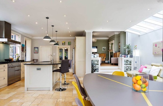 Amplia y elegante casa 6BR en Putney, por Veeve