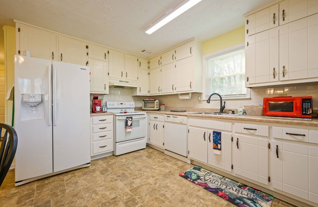Rustic 4BR Home In Huge Open Air Space & BKYD Deck