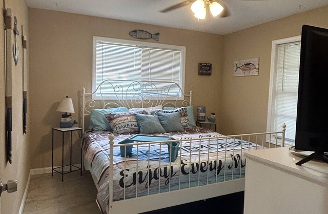 Rustic Anchor Retreat, a fishermans paradise. Located near Lake Somerville.