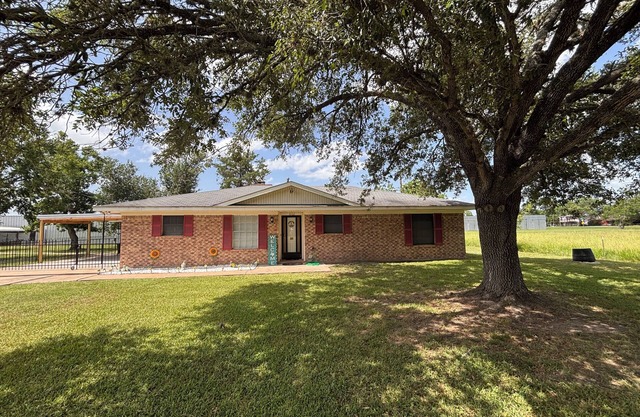 Rustic Anchor Retreat- Charming Large Two bedroom house in the country.