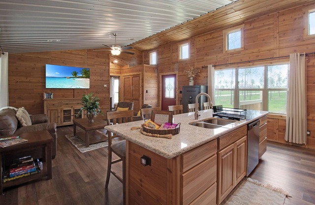RUSTIC CABIN AT HIGH RIDGE RANCH!! EXPERIENCE LIFE ON THE RANCH!