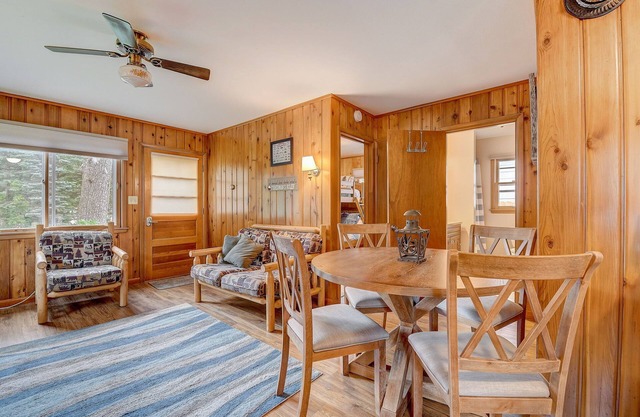 Rustic Cabin | LakeAccess, Kayaks, Bikes, Arcades