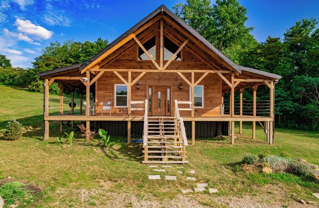 Rustic Comfort at Puritan Ridge, 3 bed 2 bath cabin on 180 stunning acres!