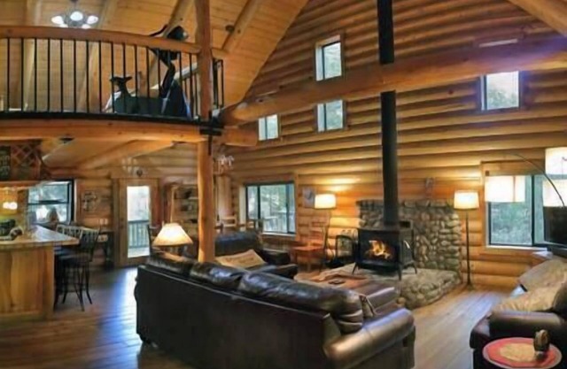 Eagles Nest - Stunning Log Cabin with Guest House
