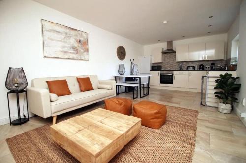 Rustic Elegant Retreat Opposite Stadium