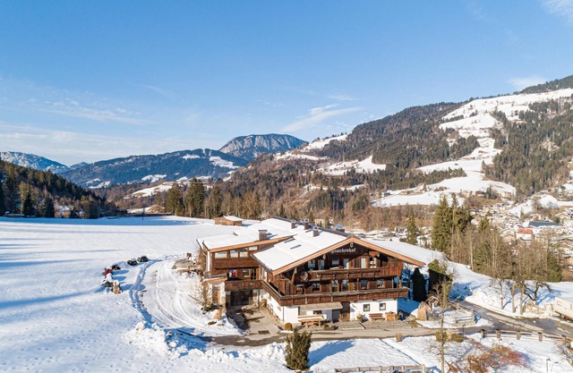 Rustic farm appartement near ski bus