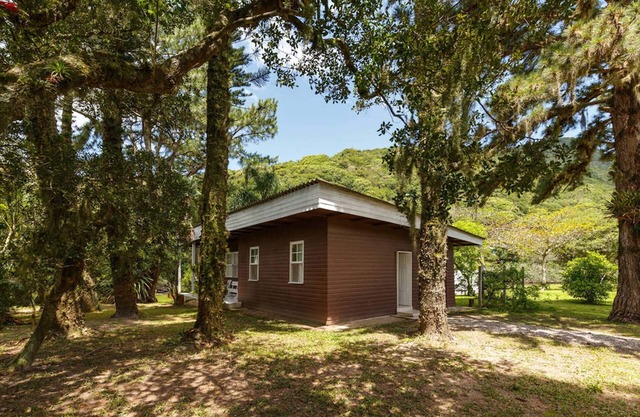 Casa rústica en la playa de Praia da Armação frente al río