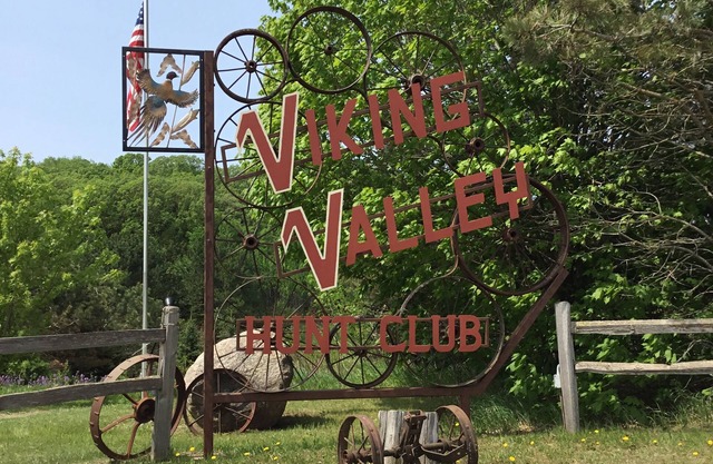 Rustic hunt club lodge in the heart of Minnesota lakes country...