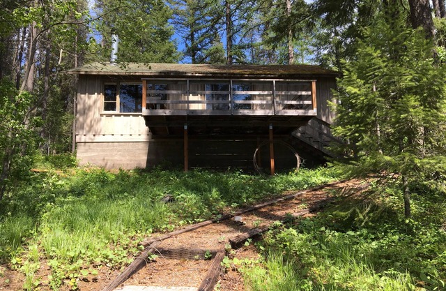 Rustic Lakeside Cabin- a 3 millas del Glacier Park- ¡consigue tu propia playa y muelle!