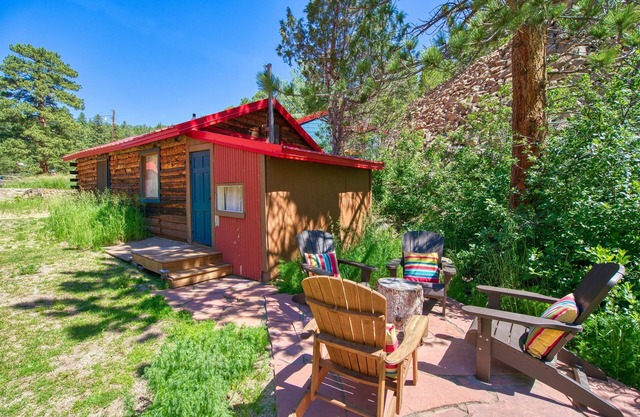 Riverside Mountain Cabin with Patio & Wildlife