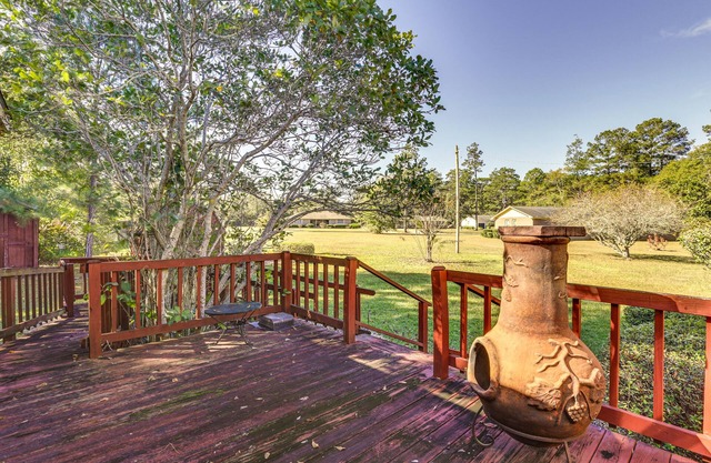 Rustic Thomasville Home w/ Deck: 2 Mi to Downtown!