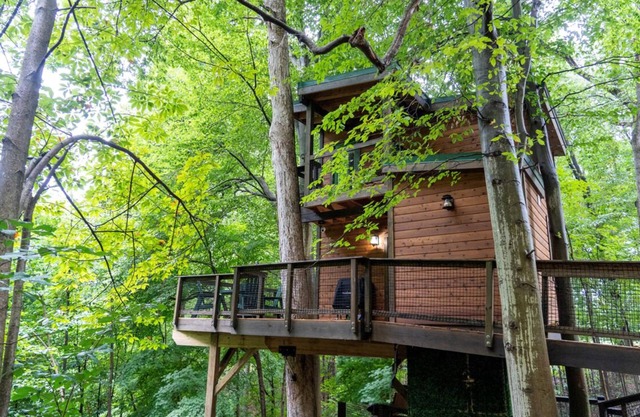 Rustic Treehouse Oasis in Hocking Hills --Adventure Awaits