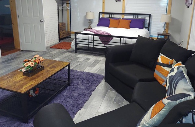 Rustic Woodland Getaway Mins from Downtown Atlanta