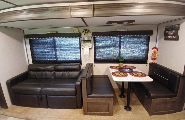 RV With Beautiful Mountain Views for miles