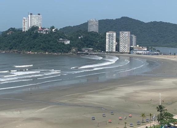 São Vicente Itararé prédio frente mar apto fundo vista parcial