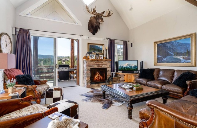 Saddle Ridge V2 (3-Bedroom Condo) with Mountain view by Moonlight Basin Lodging