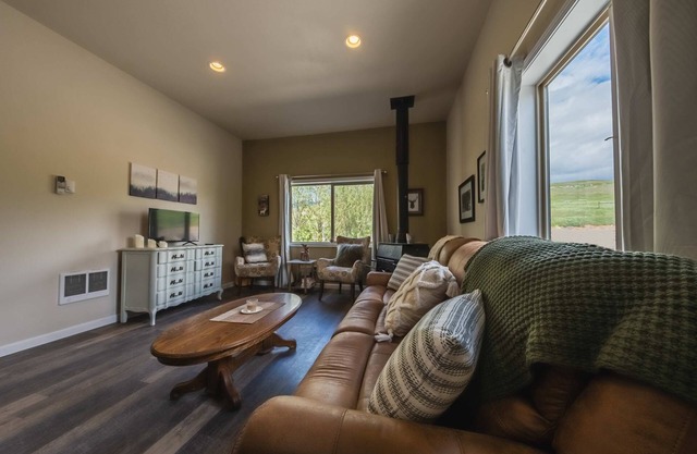 Saddlehorn Ridge Cabin - Firepit|Fireplace|Views