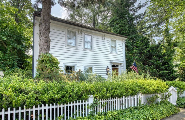 Sag Harbor Historic Village Home w / Pool; 2 minutos a pie del corazón del pueblo