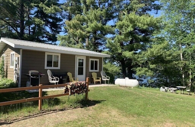 Sam’sPlace Cabin 1 on Long Lake, near shoreline, quiet. Own dock available.