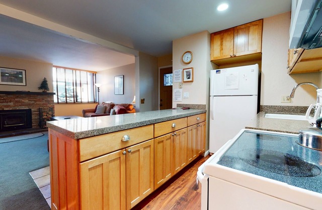 San Sierra 10 Updated Condo, with Complex Jacuzzi, Short Walk to The Village by RedAwning