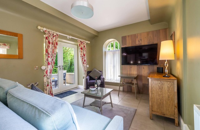 Sandsend - Jasmine Cottage - sleeps 2 guests in 1 bedroom