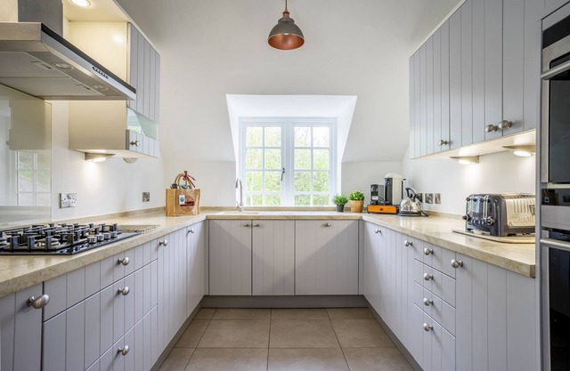 Sandsend - Pheasant House - a family break that sleeps 6 guests in 3 bedrooms