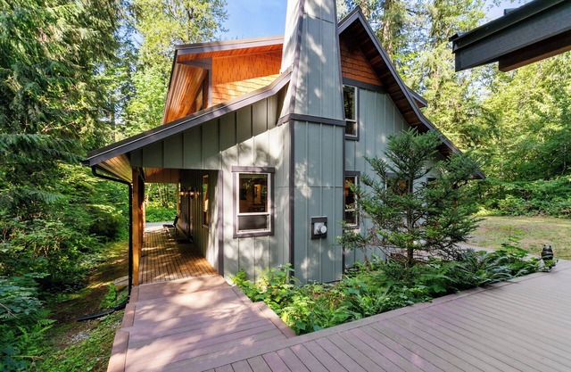 Sasquatch Mountain Hideaway, 3 dormitorios y 3 baños W / Sauna, Bañera de hidromasaje, fogón y WiFi