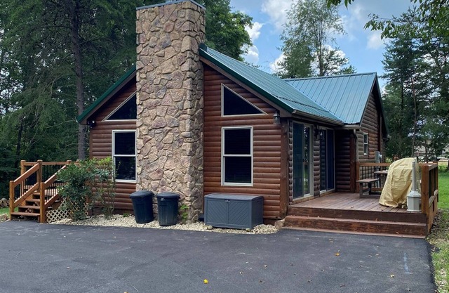 Sassafras Cabin (Hocking Hills area)