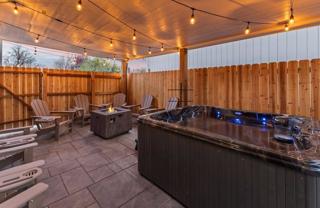 Sauna, Hot Tub, Family Friendly & Game Room!