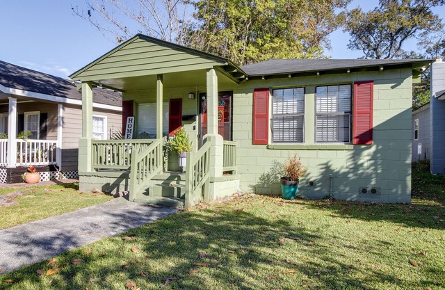 Savannah Home w/ Yard ~ 3 Mi to Downtown!