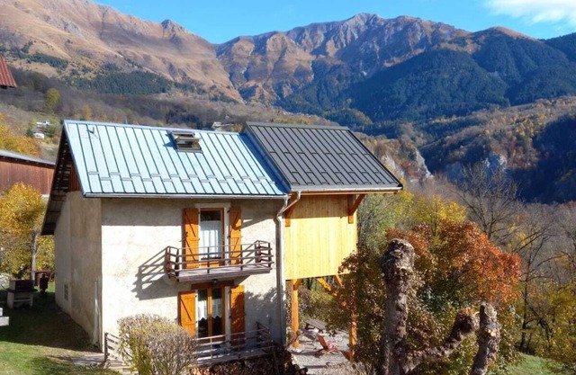 Chalet de Saboya con vista abierta en un entorno relajante en medio del mes