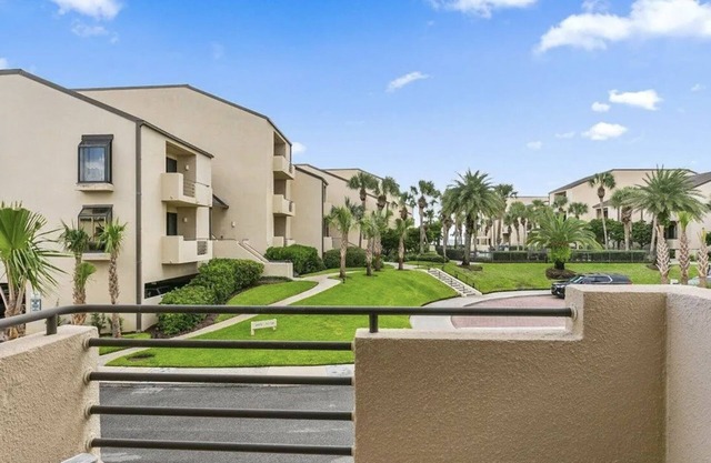 Sawgrass Beach Club Condo- 2 Bed/2.5 Bath condo w/ private beach access, pool