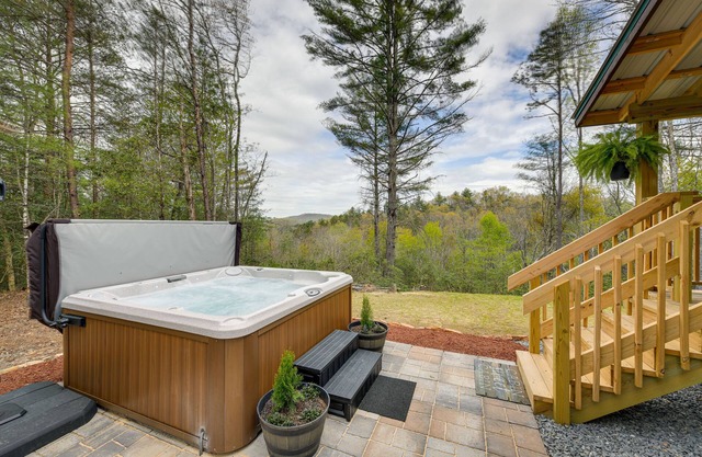Scenic Murphy Cabin w/ Hot Tub, Fire Pit & Views