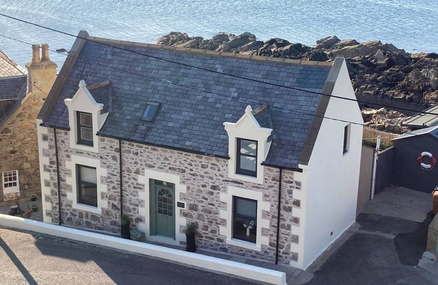 Sea Front Property With Stunning Views